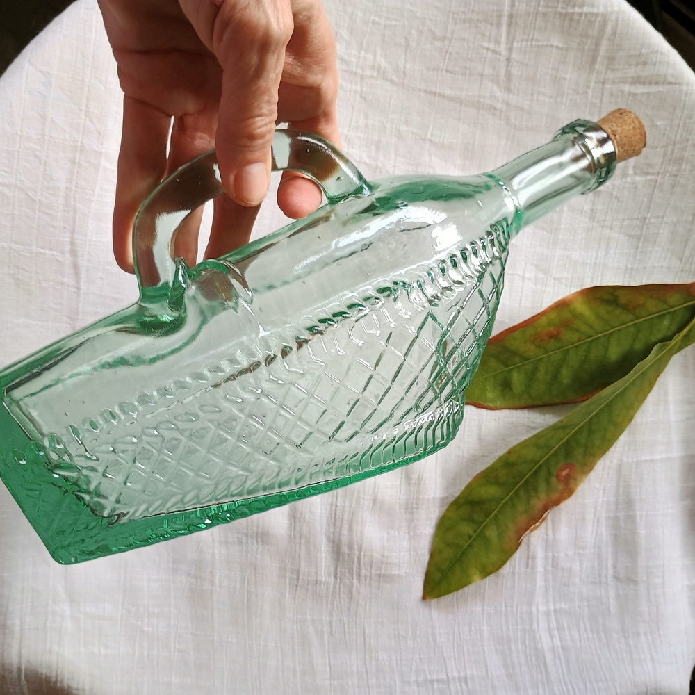 🌺 Bohemian Home 🌺 VTG 1960s, Spanish, molded glass wine decanter, Eclectic Gra